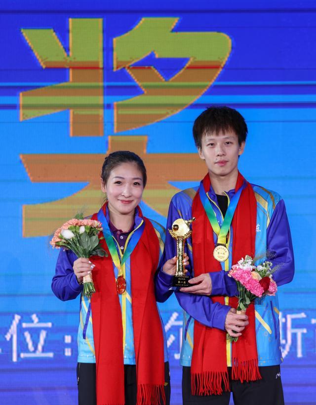 （体育）（2）乒乓球——全国锦标赛：林高远_刘诗雯夺得混双冠军XxjpseC007369_20241015_PEPFN0A001.jpg